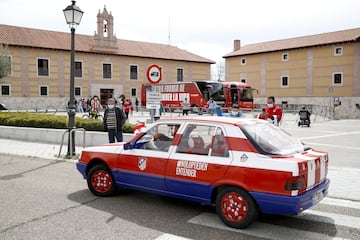 Luis Miguel Pérez tuneó su Peugeot 309 en honor a su gran pasíon, el Atleti. En un día especial ha recorrido los 300 kilómetros que separan su pueblo, Jarandilla de la Vera en Cáceres, de Valladolid.
