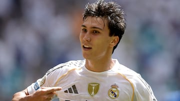 Gonzalo celebra su gol ante el Al Hilal.