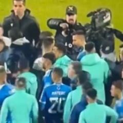 Católica reacciona a la denuncia de agresión y exhibe un video que apunta a la U