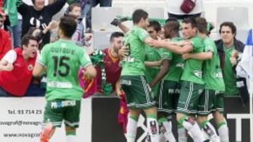 Los jugadores del Racing celebran el gol de Mamadou ante el Sabadell.
