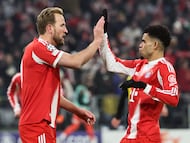 MUNICH (Germany), 21/01/2026.- Harry Kane of Bayern Munich (L) celebrates after scoring with teammate Luis Diaz of Bayern Munich during the UEFA Champions League soccer match between Bayern Munich and Union SG in Munich, Germany, 21 January 2026. (Liga de Campeones, Alemania) EFE/EPA/RONALD WITTEK