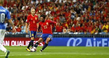 Isco strikes the free-kick.