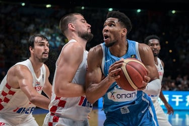 Why did Giannis cry after getting his national team qualified for the Paris Olympics?