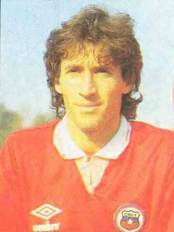 Ivo Basay: el 'Hueso' también rindió en el puesto de centrodelantero. Anotó tres goles en la selección chilena de 1987, en la Copa América disputada en Argentina.