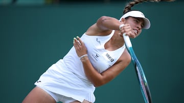 La española Jéssica Bouzas durante un partido en Wimbledon.