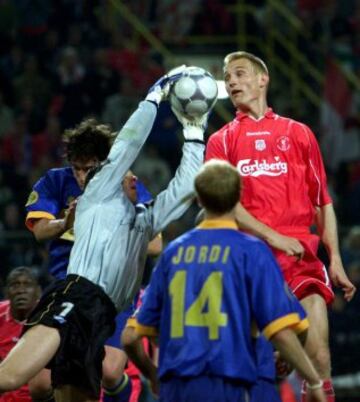 El Liverpool gan車 su 迆ltima UEFA en la temporada 2000-2001. En la antol車gica final se enfrent車 al Alav谷s, al que gan車 5-4 tras disputar la pr車rroga.