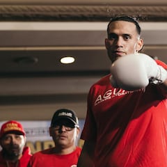 Dmitry Bivol hace a David Benavidez atractivo para Canelo