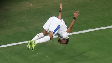 Al Hilal book their place in the knockout rounds