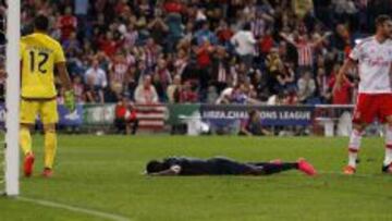 Jackson Martínez, tras errar una ocasión de gol.