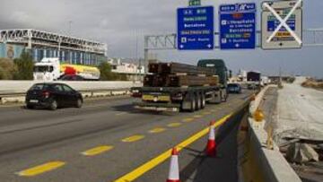<b>SALIDA CORTADA. </b>La salida de acceso a la Ronda de Dalt se ha desviado unos cuantos metros a causa de las obras para abrir la variante al estadio perico.