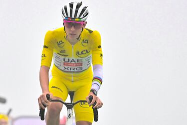 Tadej Pogacar llegó a meta a un minuto de Arensman, su etapa consistió en aguantar los intentos de ataque de Vingegaard.