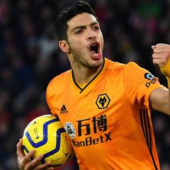 Raúl Jiménez fue el último en burlar al dúo Van Dijk-Gomez