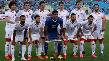 La selecci&oacute;n de Siria posa antes de un amistoso con Vietnam.