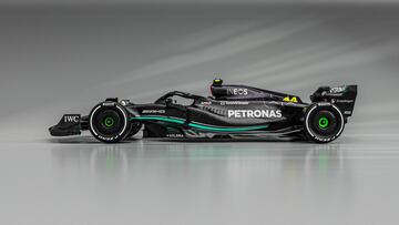 El Mercedes W14 ha sido presentado esta ma?ana de la mano de Lewis Hamilton y George Russell. El nuevo veh¨ªculo busca luchar de nuevo por el t¨ªtulo del mundo.