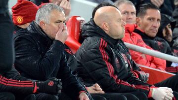 PPP150. Liverpool (United Kingdom), 16/12/2018.- Manchester United&#039;s head coach Jose Mourinho (L) reacts during the English Premier League soccer match between Liverpool FC and Manchester United FC at Anfield in Liverpool, Britain, 16 December 2018. 