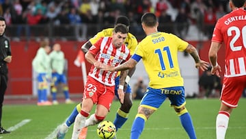 Otro gol de falta marcó Embarba. Golazo para poner el 3-0 contra el Cádiz y alargar su racha de tres partidos seguidos marcando. El extremo puso la guinda a un gran partido con su tanto. Antes, fue un incordio para la férrea defensa del Cádiz, que hizo aguas en Almería.