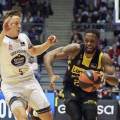 El Lenovo Tenerife doblega al Obradoiro a base de triples