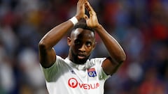 Moussa Demb&eacute;l&eacute;, tras un partido del Lyon.