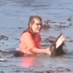 Una surfista, atrapada entre olas de basura: la cara B del surf en Bali