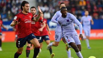 Juan Cruz ante el barcelonista Demb&eacute;l&eacute;.