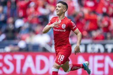 El uruguayo está convertido en uno de los mejores jugadores del torneo. En apenas cuatro partidos ha mostrado su gran calidad en el ataque del Toluca y ha metido tres goles. Recordar que Leo pertenece a Tigres, pero para este Clausura 2020 llegó a la Liga MX en calidad de préstamo. 