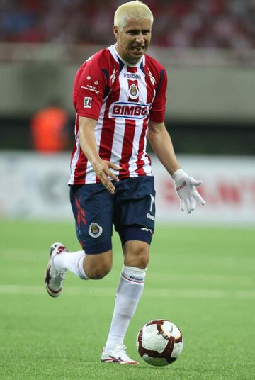 Bautista tuvo dos periodos por Chivas en la liga mexicana (2004-2007) y (2010-2011) y tras pasar por diversos clubes nacionales, en 2014 llegó a Chivas USA.