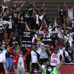 El lado B: cánticos a Quinteros y Barroso y la furia de Sensini