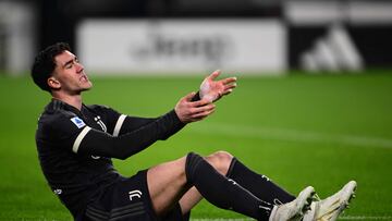 Juventus' Serbian forward #09 Dusan Vlahovic reacts during the Italian Serie A football match between Juventus and Empoli, at The Allianz Stadium, in Turin on January 27, 2024. (Photo by Marco BERTORELLO / AFP)