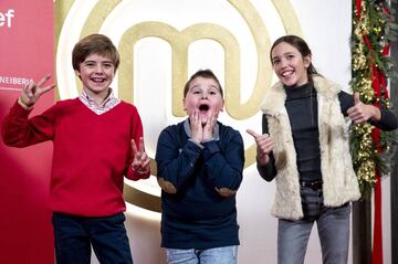 Estos peque?os cocineros recibir¨¢n visitas ilustres a lo largo de su estancia en el concurso de la talla de Rafa Nadal o la cantante Aitana. Seguro nos divertiremos mucho al ver sus reacciones cuando aparezcan estos famosos, admirados por muchos de ellos. Tambi¨¦n se sabe que Pachu, finalista de la sexta edici¨®n, visitar¨¢ el programa; aunque seguro que habr¨¢ sorpresas.
