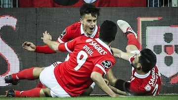 Raúl Jiménez participó en la victoria del Benfica