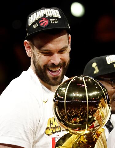 Una temporada y media de autntico ensue?o. Tras un final duro y polmico en Memphis, Marc aterriz en Canad y en solo medio curso conquist el anillo de campen de la NBA.