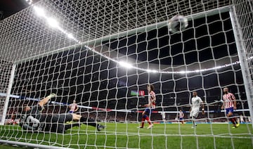 0-2. Federico Valverde marca el segundo gol.