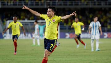 AMDEP667. CALI (COLOMBIA), 27/01/2023.- Juan Fuentes de Colombia celebra un gol hoy, en un partido de la fase de grupos del Campeonato Sudamericano Sub'20 entre las selecciones de Colombia y Argentina en el estadio Pascual Guerrero en Cali (Colombia). EFE/ Carlos Ortega