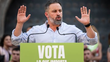 El líder de Vox y candidato a presidir el Gobierno, Santiago Abascal, interviene durante un acto de campaña electoral, en la Plaza de la Justicia de Zaragoza, a 8 de julio de 2023, en Zaragoza, Aragón (España). Zaragoza es uno de los numerosos lugares que está visitando Abascal de cara a las elecciones generales del próximo 23 de julio.
08 JULIO 2023
Marcos Cebrián / Europa Press
08/07/2023