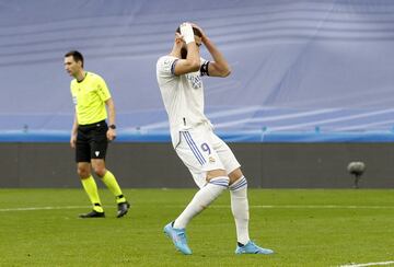 Benzema falla un penalti.