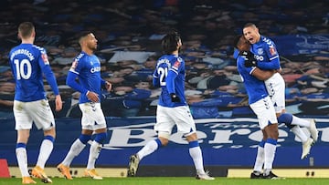 Everton&#039;s Brazilian striker Richarlison (R) celebrates scoring his team&#039;s second goal during the English FA Cup fourth round football match between Everton and Sheffield Wednesday at Goodison Park in Liverpool, north west England on January 24, 