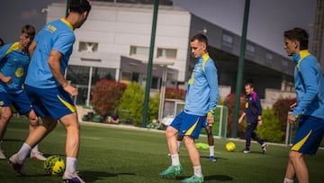 Los jugadores del Barcelona entrenando