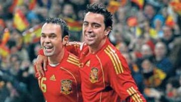 Iniesta y Xavi mueven a España y al Barça.