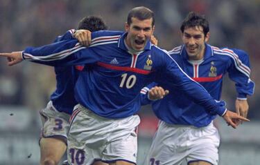 Real Madrid: Zidane France plan on hold as Deschamps renews