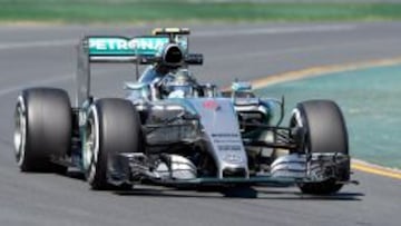 Mercedes domina en los libres; Sainz asombra en Australia