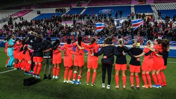 Jugadoras del PSG celebran el triunfo ante el Paris FC.