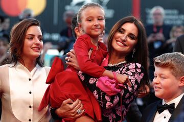 La actriz española ha deslumbrado en la alfombra roja del Festival Internacional de Cine de Venecia. Penélope llegó para presentar su nuevo trabajo: L’immensità.