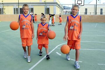Los tres hijos del jugador lituano de baloncesto Arvydas Sabonis, Zigimantas, Tautvidas y Domantas, comenzaron a entrenar con las escuelas del equipo del Unicaja.