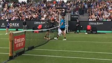 Nicolás Jarry eliminó a Tsitsipas en Hertogenbosch.