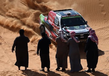 Yazeed Al Rajhi y su copiloto Dirk Von Zitzewitz 