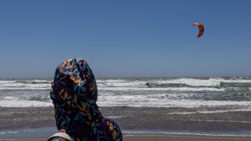 A kite surfer rides the waves of the Pacific Ocean by the beachside in San Francisco, California, U.S., June 19, 2022. REUTERS/Carlos Barria