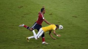 La FIFA investiga el rodillazo del colombiano Zúñiga a Neymar