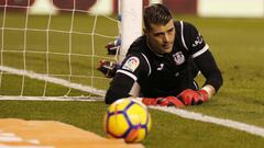 Un padre denunció a Cuéllar tras pegar una patada a una botella que dio en la cara de su hijo