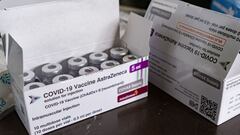 Denpasar (Indonesia), 26/03/2021.- A pack of the AstraZeneca&#039;s COVID-19 vaccine vials sits on a table during a vaccination drive for military personnel in Denpasar, Bali, Indonesia, 26 March 2021. EFE/EPA/MADE NAGI