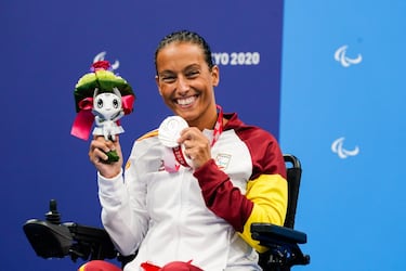 Convertida en un ejemplo de superación para millones de personas con discapacidad en todo el mundo, Perales es un icono del deporte paralímpico. Comenzó en la natación adaptada en 1997 y estuvo presente, a sus 45 años, en Tokio 2020. Ha ganado 27 medallas olímpicas y es la primera deportista paralímpica que se lleva un Princesa de